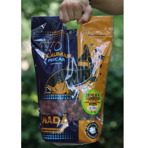 Boilies Claumar Birdfood Semi-Solubile Capsuna & Usturoi 20mm 4 kg