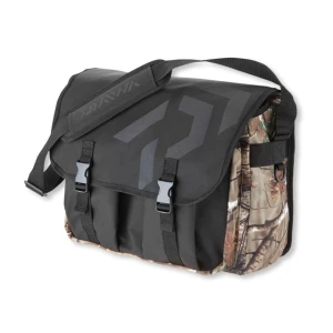 Geanta Daiwa Umar Neagra/camo M 36x18x30cm