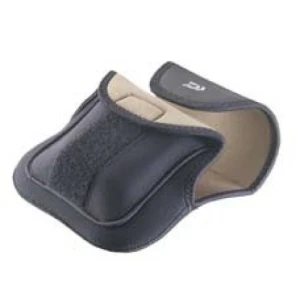 Husa Neopren Daiwa Pentru Mulineta 17x28cm